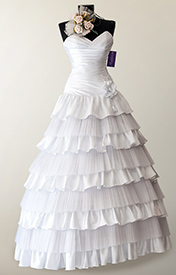 rochie de mireasa cu volanase